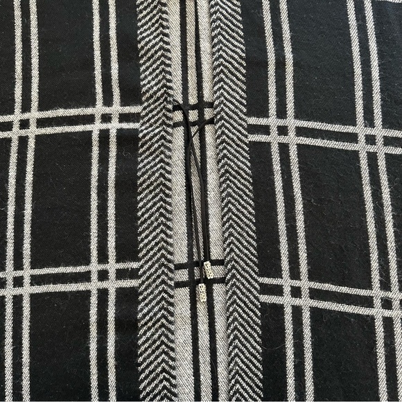 Marc New York (Andrew Marc) | Black, Grey/White Plaid Wrap / Shrug | One Size - Picture 7 of 14